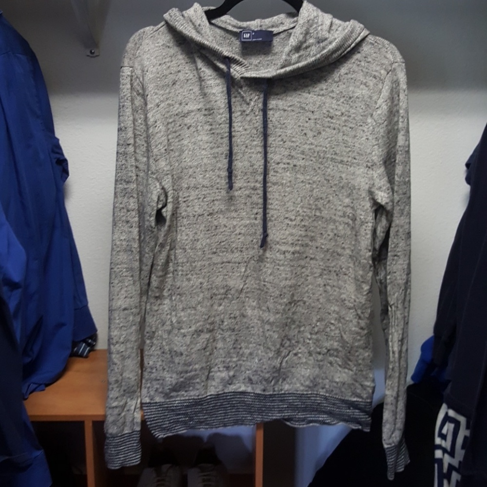 Gap sweater